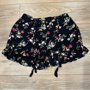 American Eagle Outfitters Black Floral Shorts Size Medium